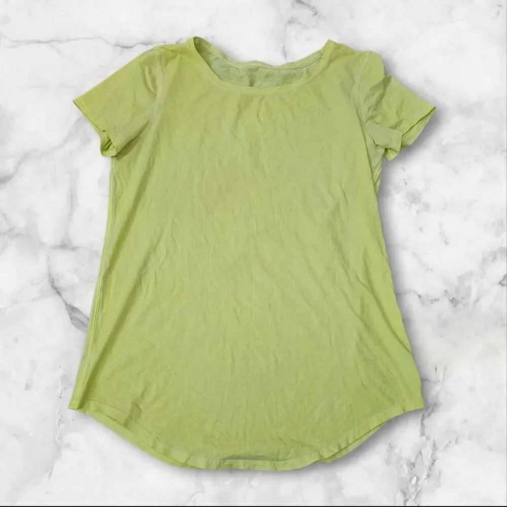 Lululemon Size 6 Yellow Short Sleeve Shirt